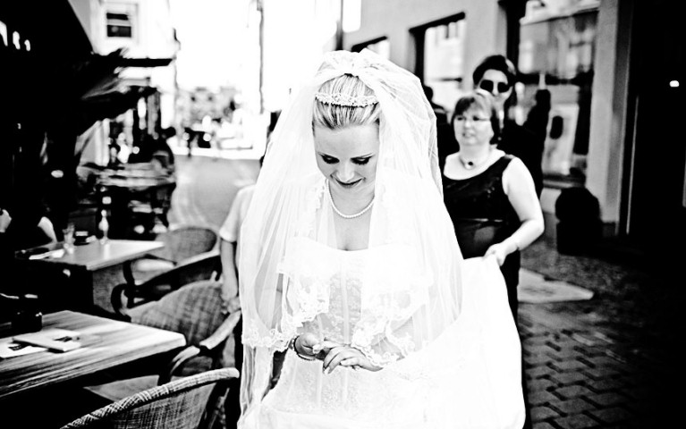 hochzeitskleid schwarzwei�